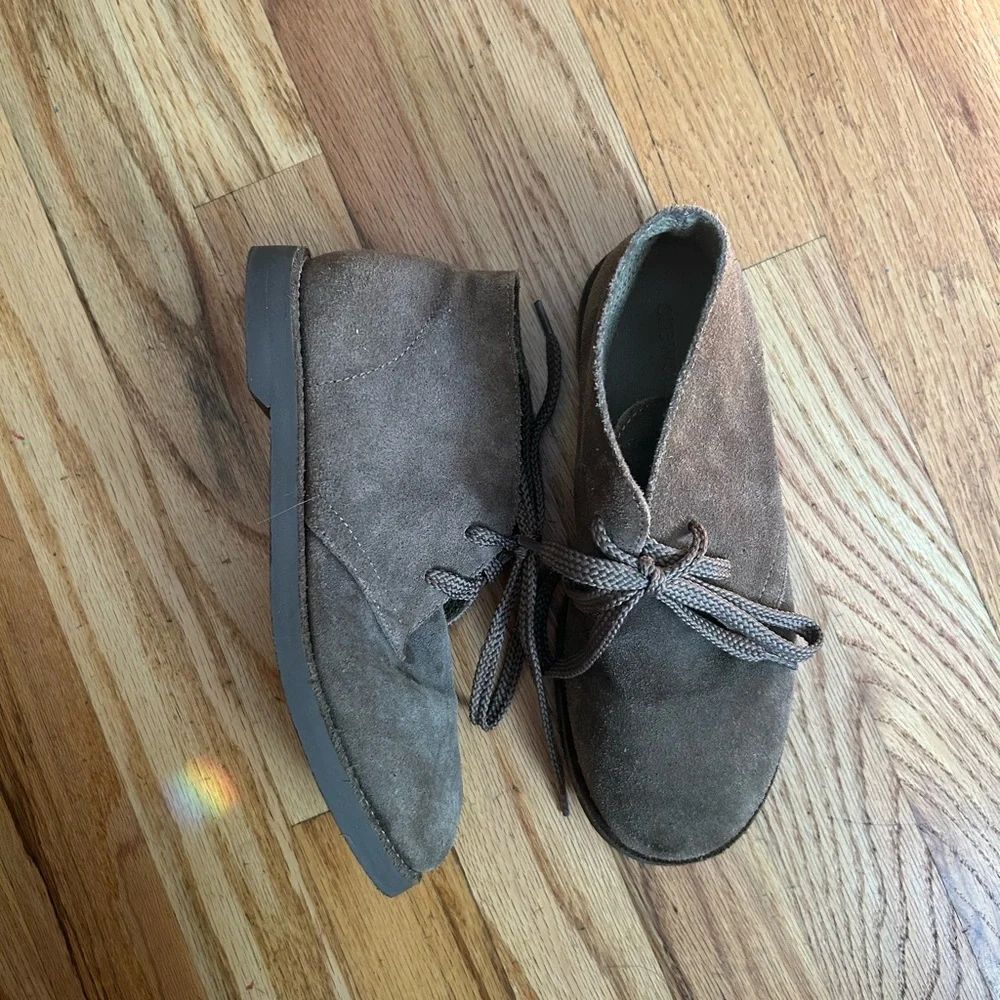 Crewcuts Boys Suede Taupe Chukka Boots K3